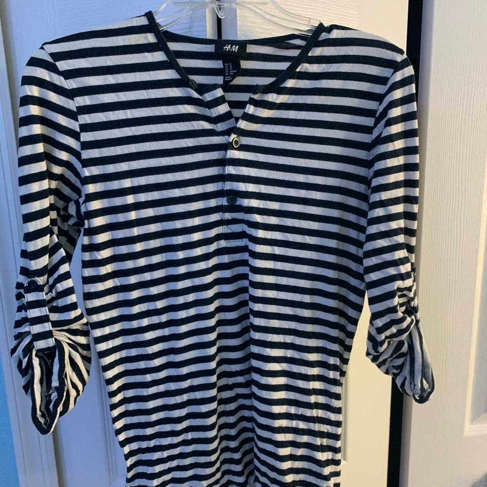 Stripped cuffed sleeve shirt